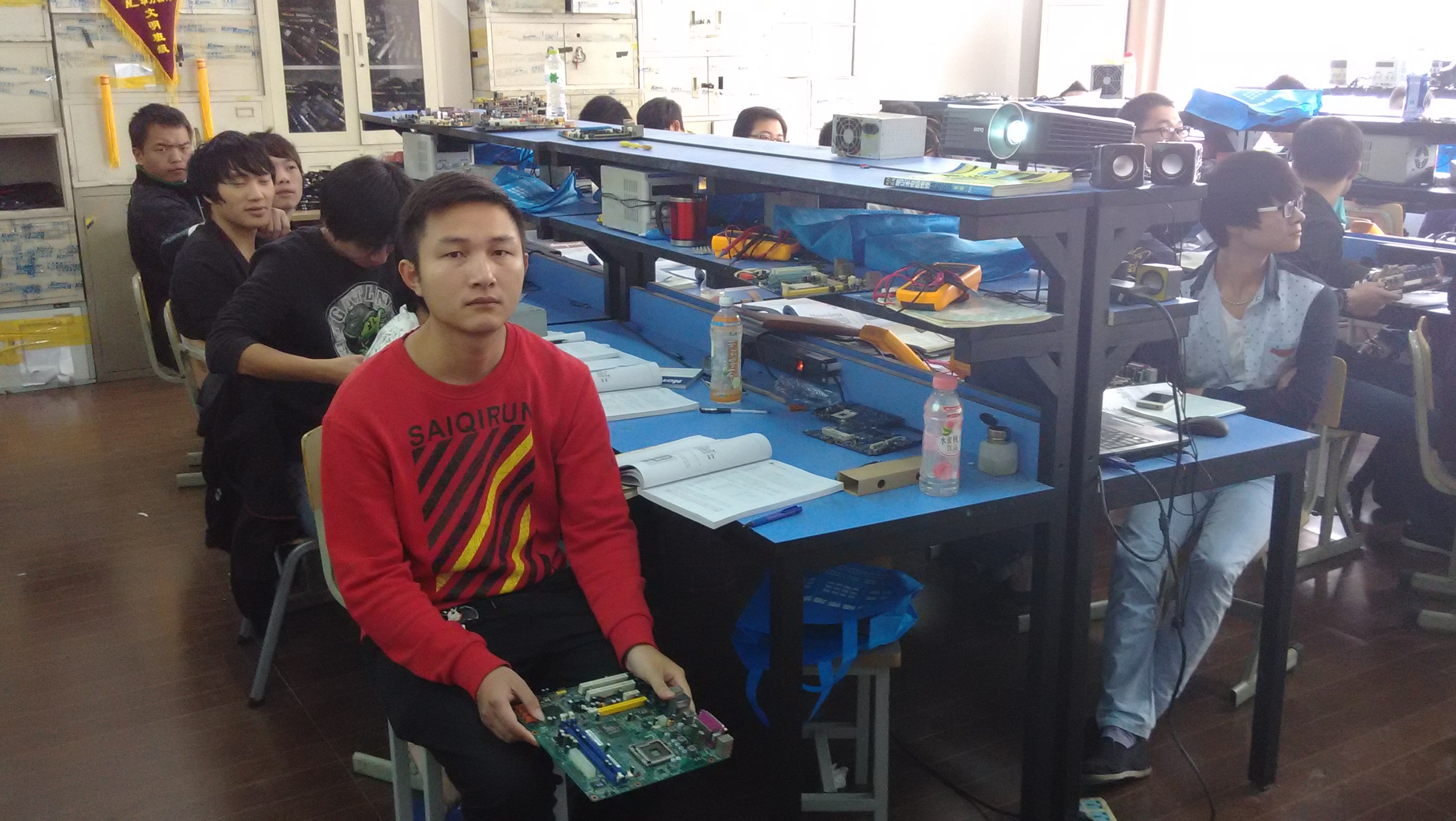 選華力學(xué)校，掌握專業(yè)維修技能 手機(jī)、家電、電腦全覆蓋